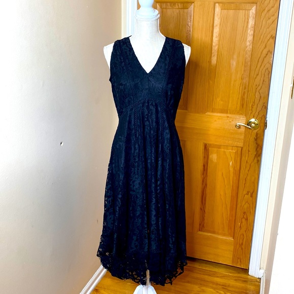 Taylor Dresses & Skirts - NWT Taylor dress black lace over a black nylon lining women size 6 O.price 120